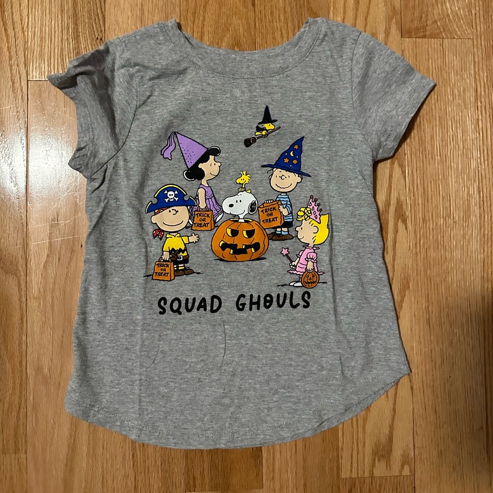 Like new girls size S Peanuts Halloween shirt